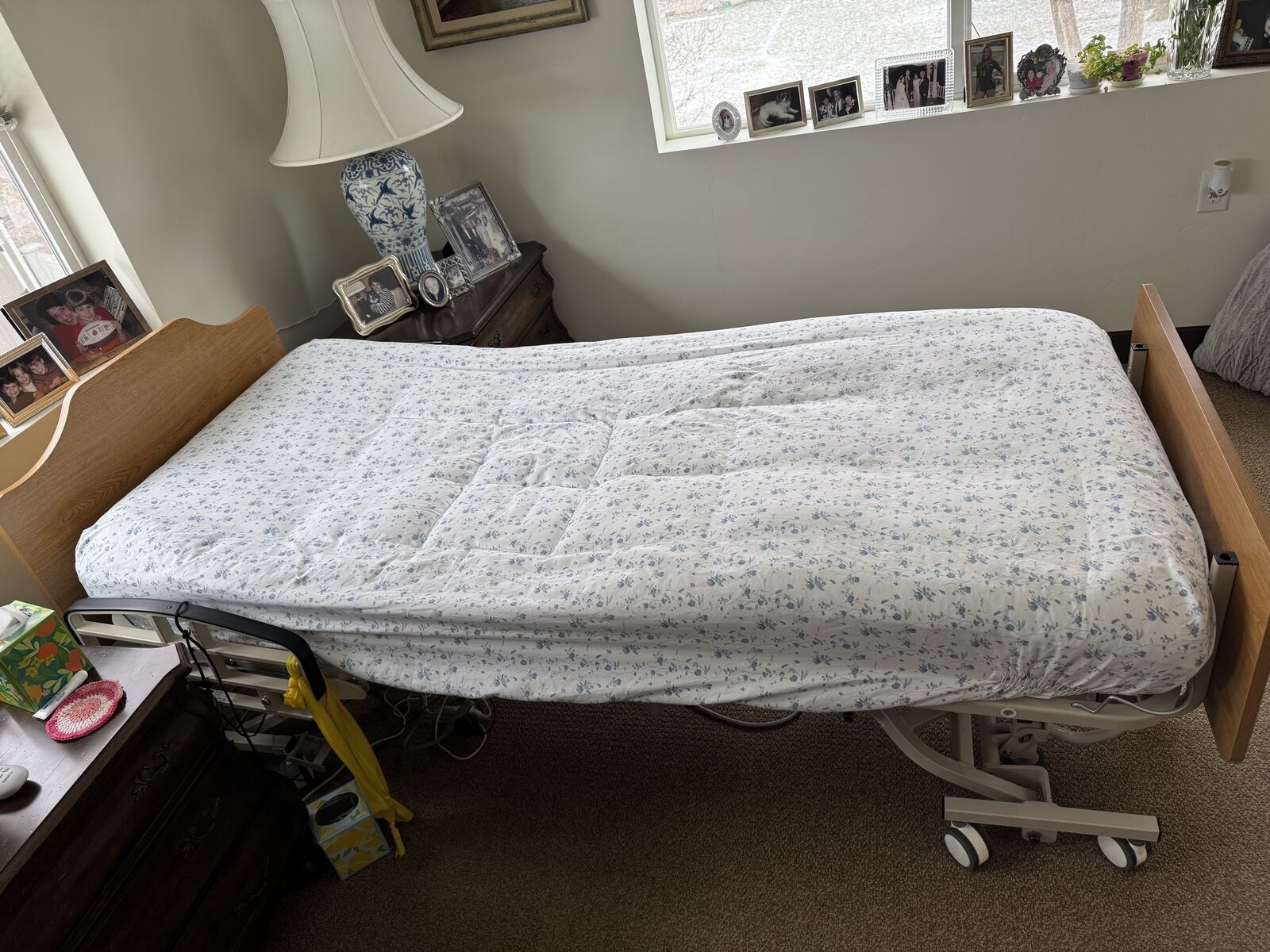 Medline Fully Electric Adjustable Medical / Hospital Bed – Excellent Condition