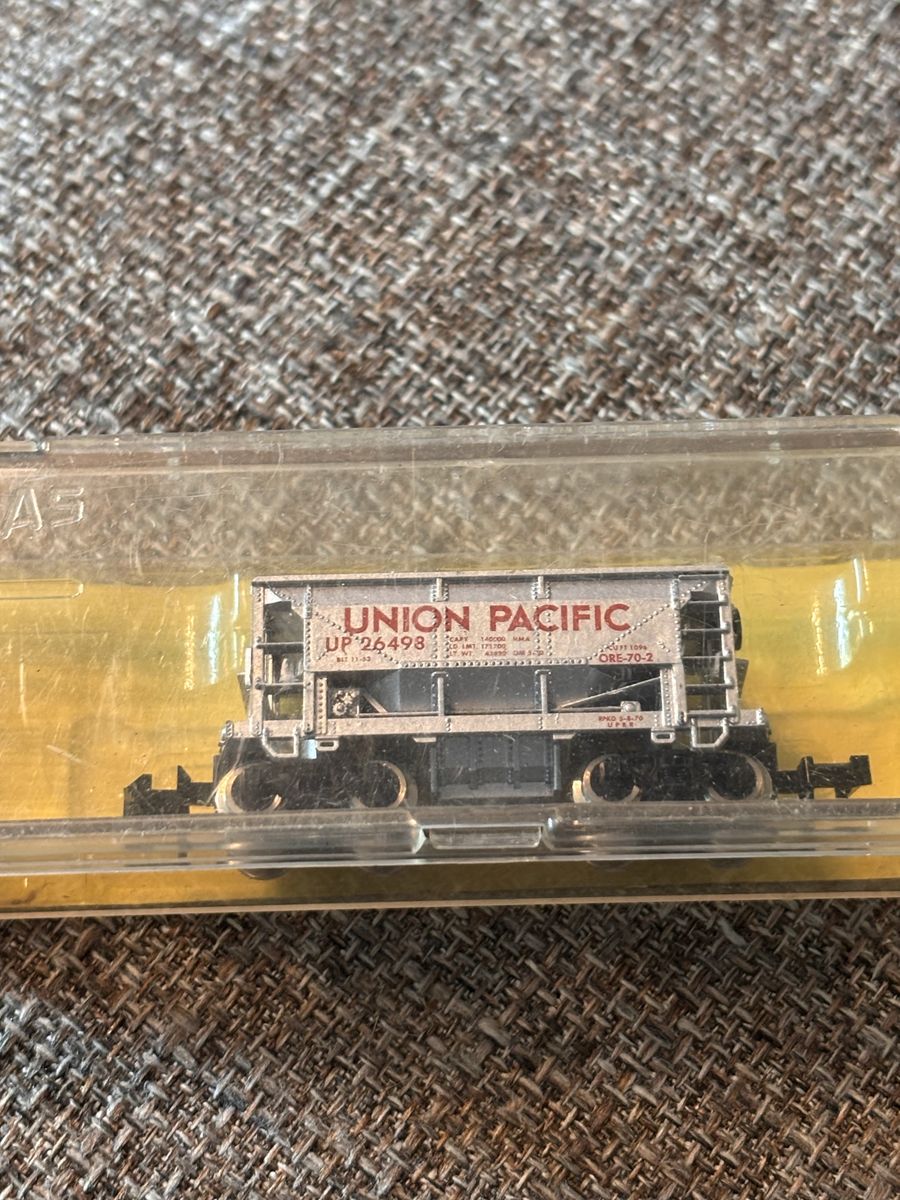 Union Pacific 70 ton ore car number 3202 n scale