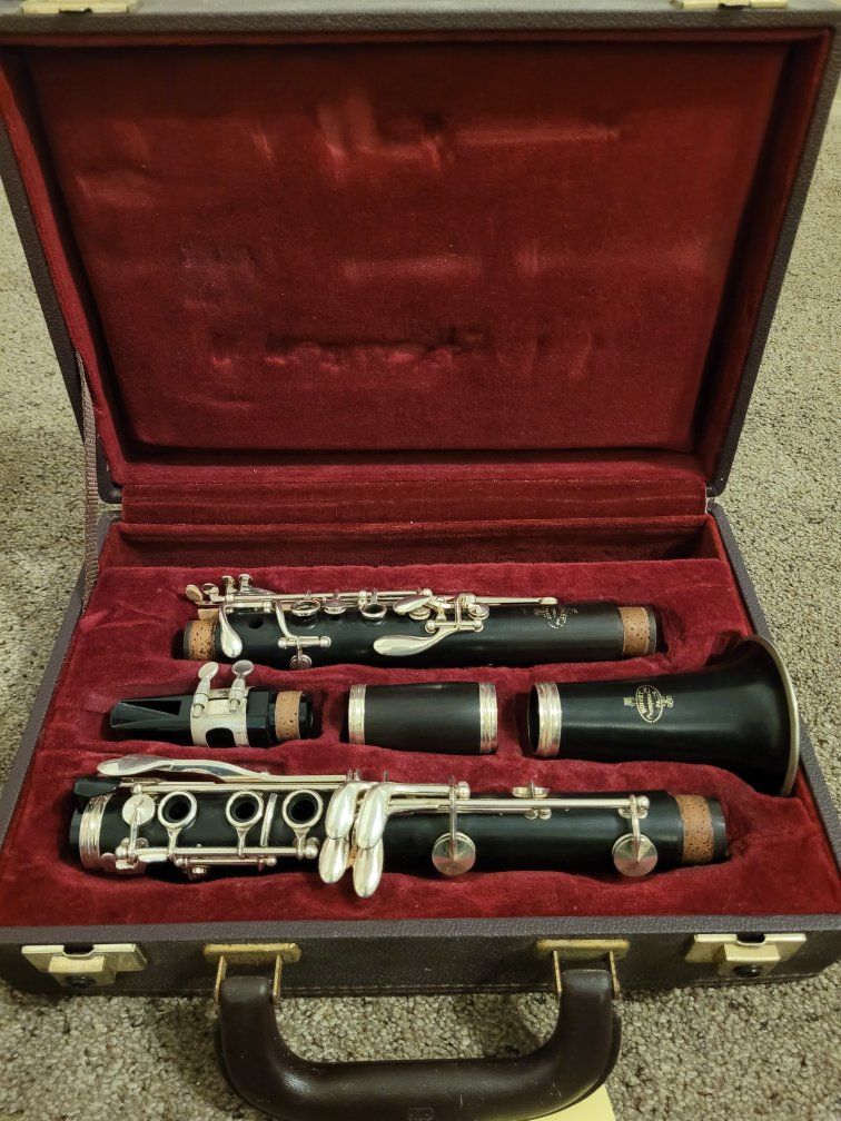 Buffet e11 Intermediate Wood Clarinet with Warranty