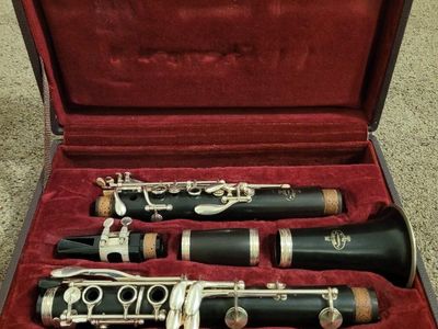 Buffet e11 Intermediate Wood Clarinet with Warranty