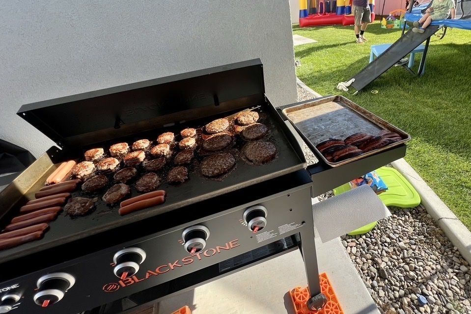 Blackstone 36" 4-Burner Propane Griddle with soft Cover