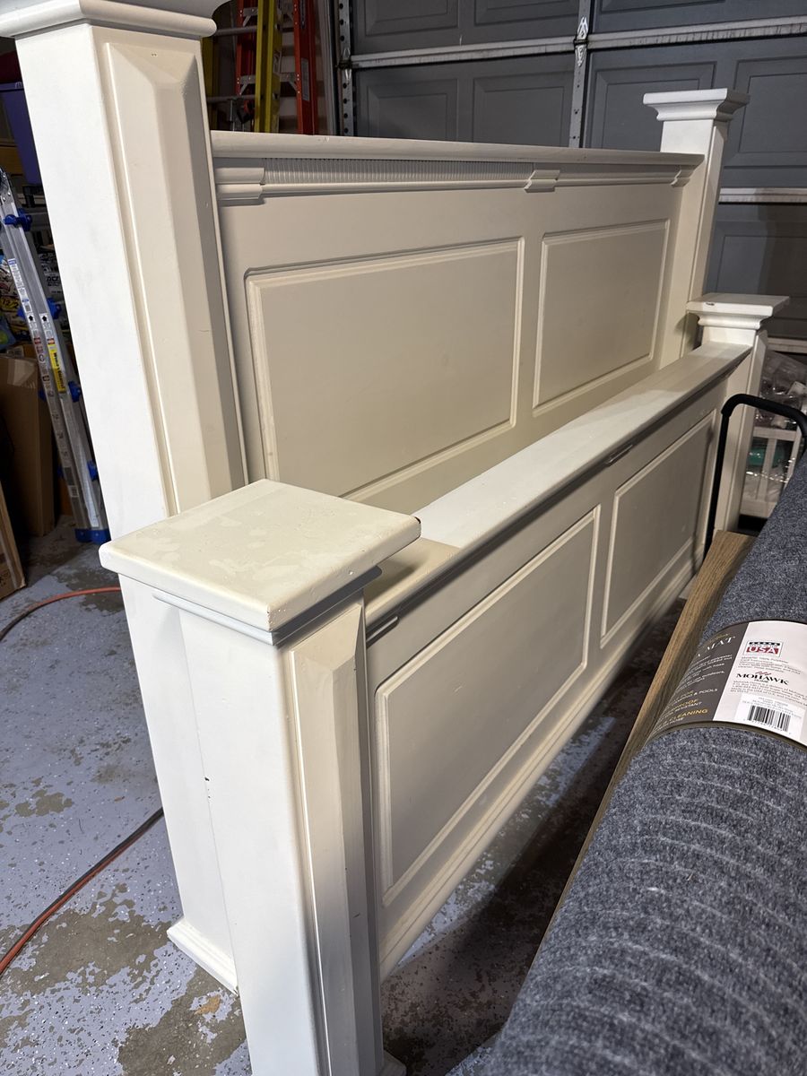 *Goegeous* Wooden King Bed Frame