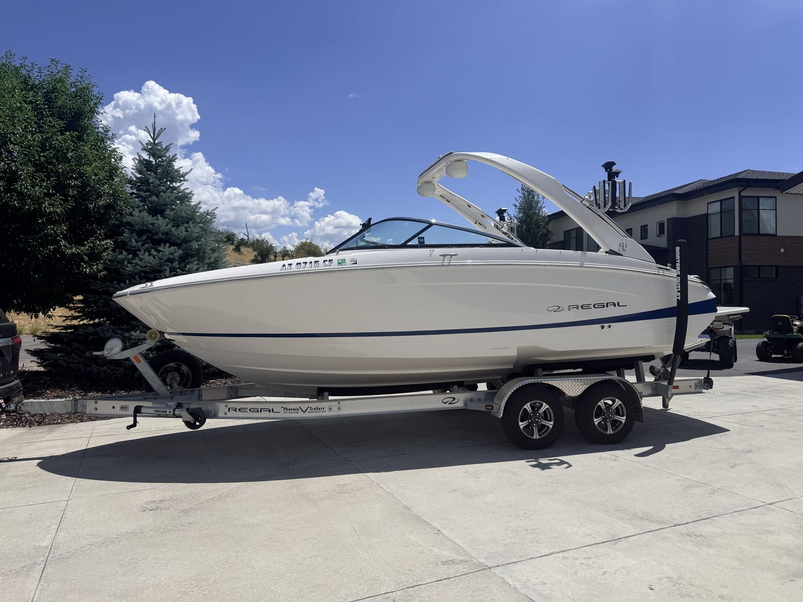 Regal LS4 Surf boat with Phoenix Trailer - 2021 Model, Excellent Condition, Low Hours