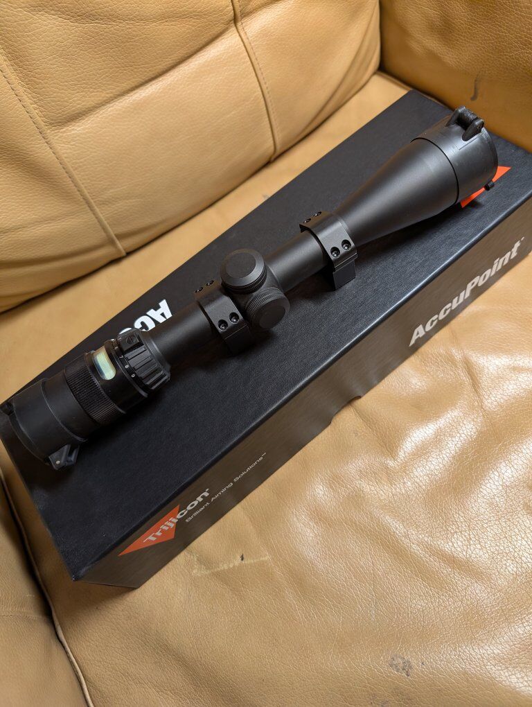 Trijicon Accupoint green pyramid