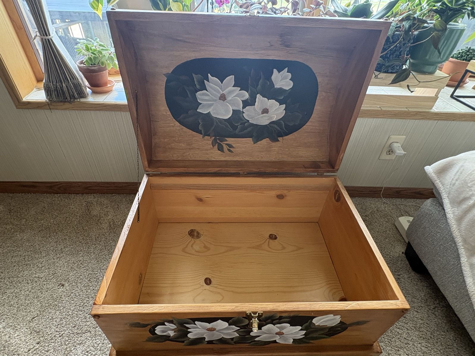 Main image 3