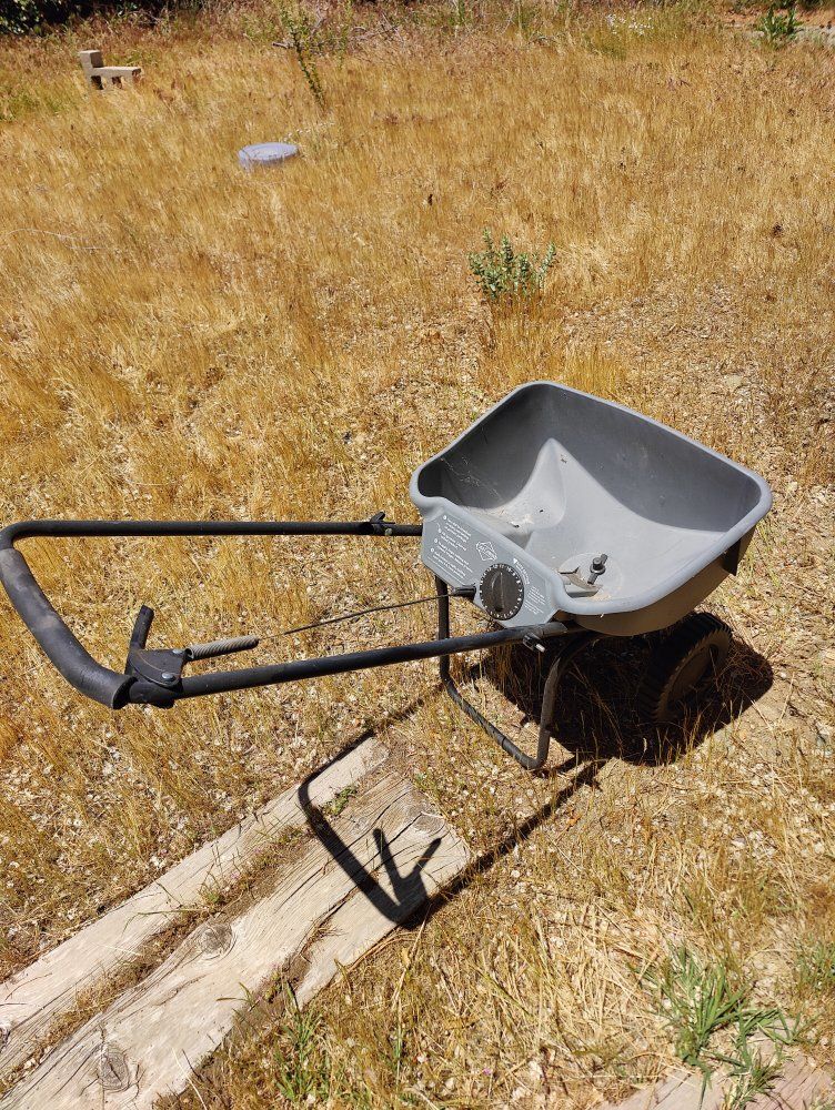 Sta-Green Walk-Behind Broadcast Spreader - Lawn Seed & Fertilizer Spreader, Excellent Condition