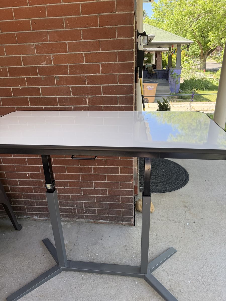 Adjustable standing desk with white board top