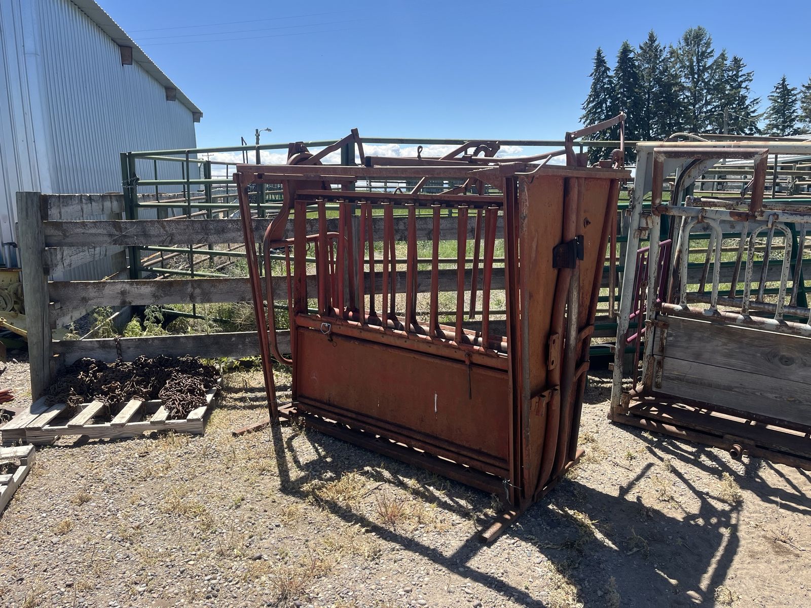 Powder river cattle chute