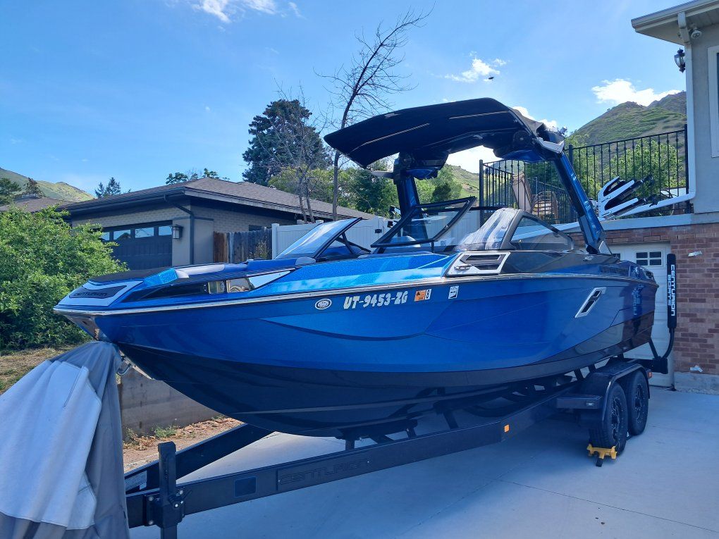 2023 Centurion Ri230 w stern thruster & EOH brakes