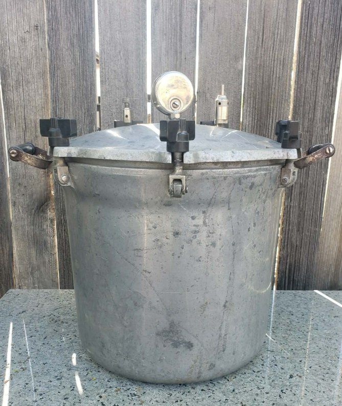 PEERLESS PRESSURE COOKER