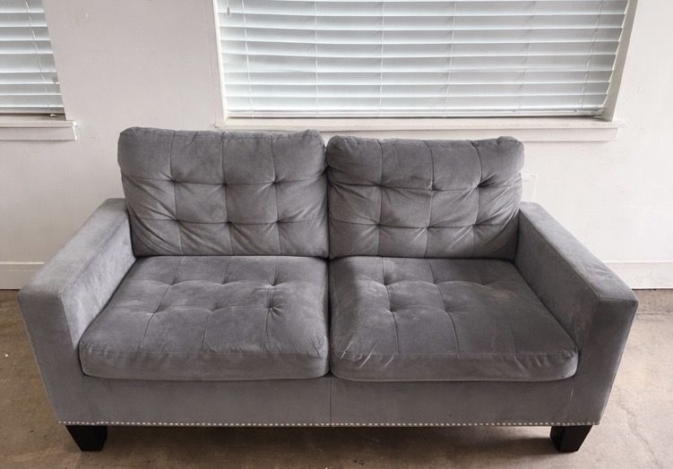 Gray Velvet Tufted Loveseat - Modern Style