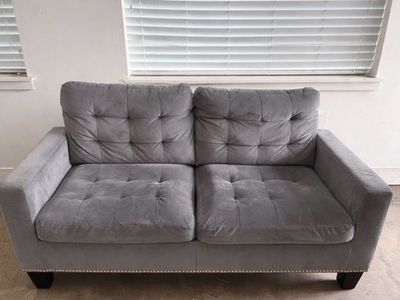 Gray Velvet Tufted Loveseat - Modern Style