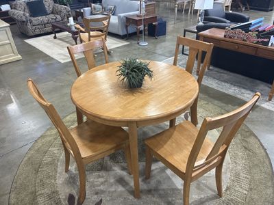 Round Dinning Table Set