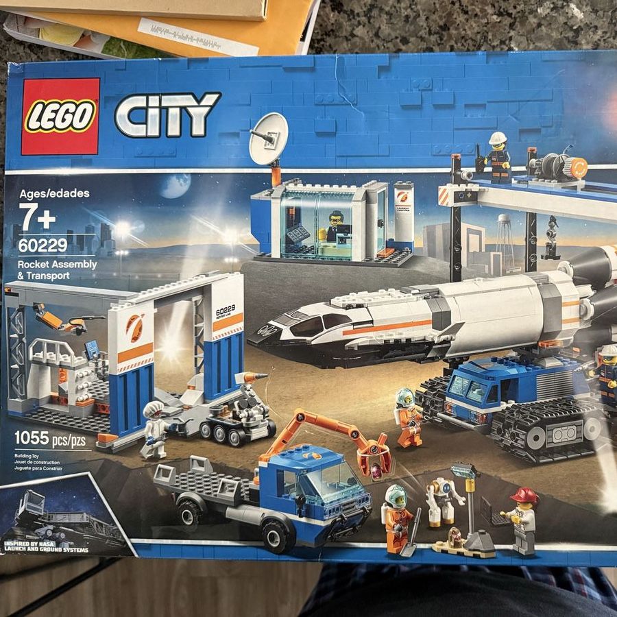 Lego 60229 rocket assembly & transport