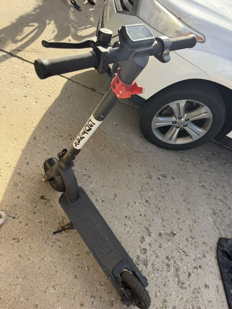 Electric Scooter – Needs Repair