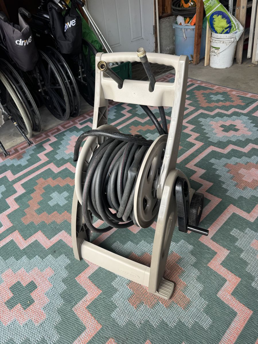 Suncast Hosemobile Garden Reel Cart with Hose