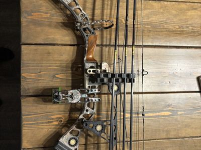 Mathews Outback Compound Bow with Arrows
