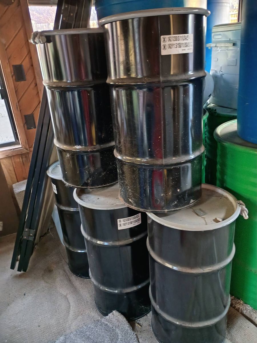 Metal storage barrels for water or bulk