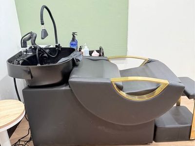 Salon chair , wash bowl