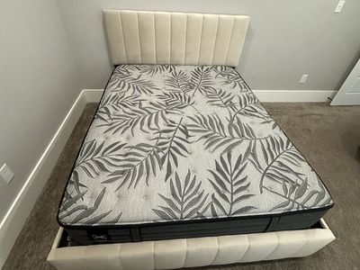 Queen Size Sealy Posturepedic Plus Mattress