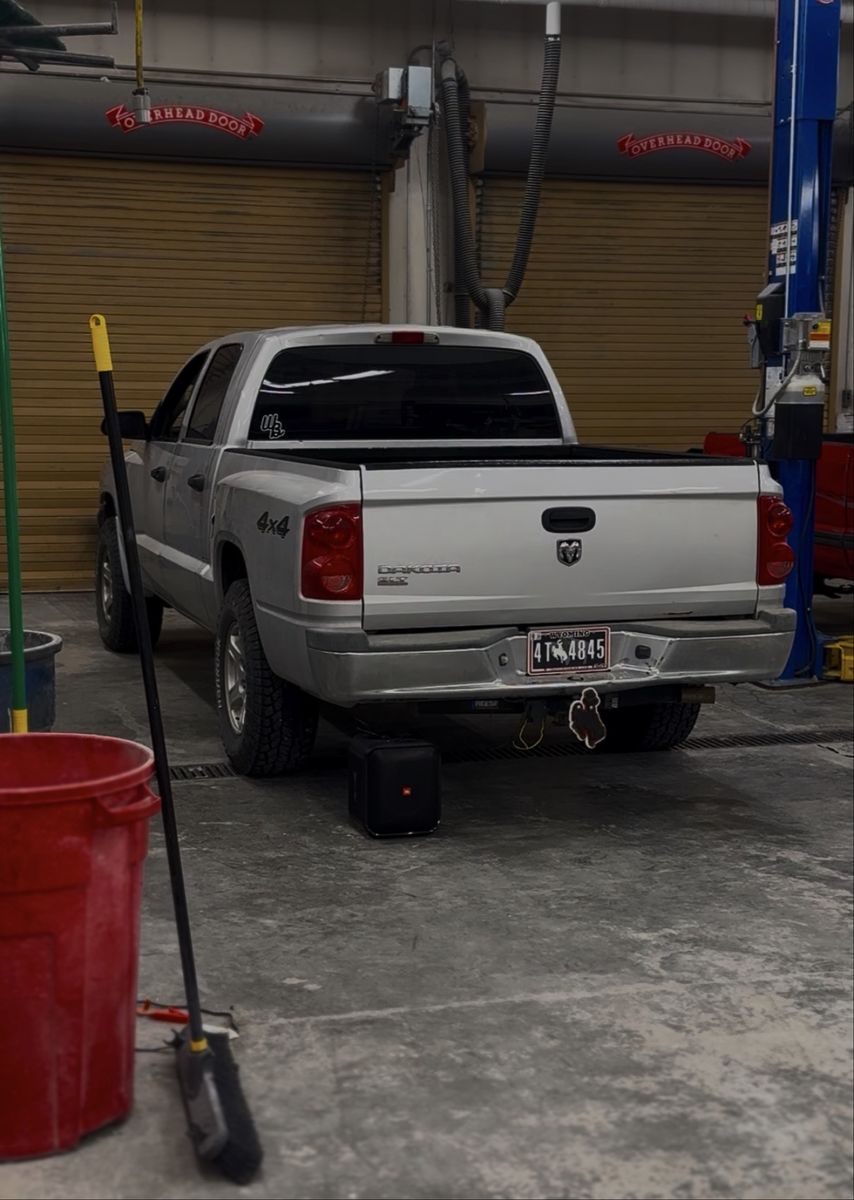 2005 DODGE DAKOTA SLT