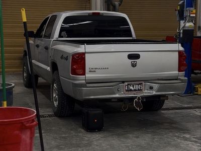 2005 DODGE DAKOTA SLT