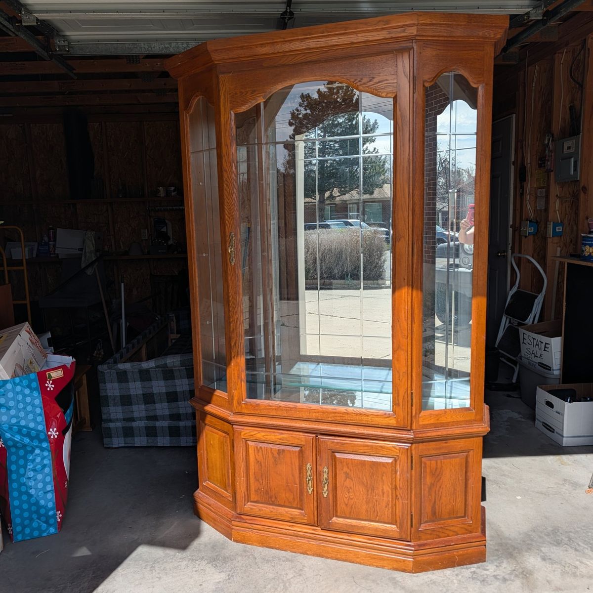 excellent condition China/ curio cabinet