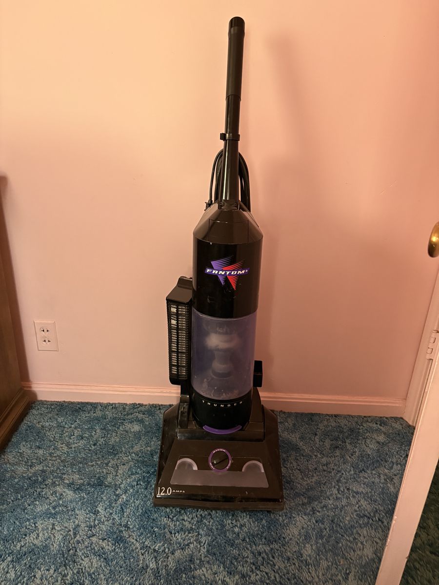Fantom Thunder bagless upright vacuum