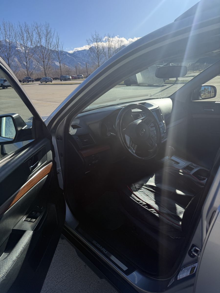 2014 Subaru Outback 2.5i Limited Pwr Moon/Nav