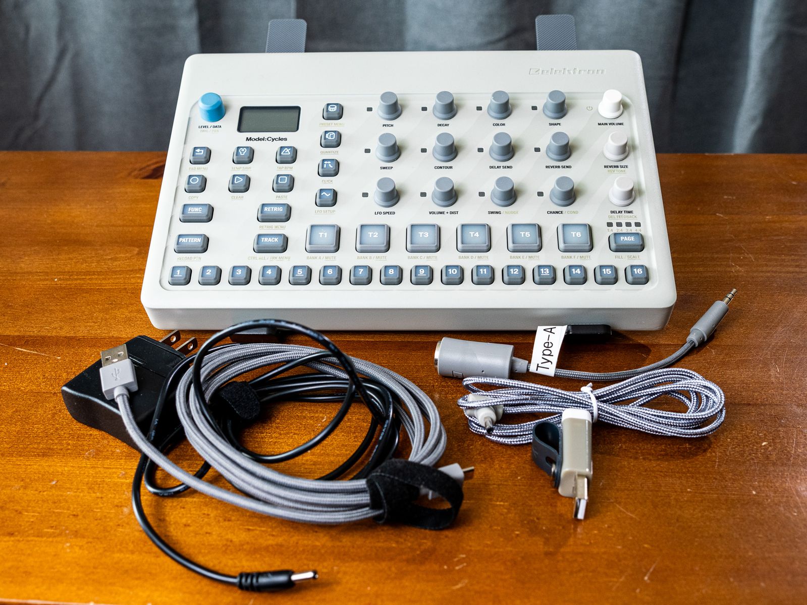 Elektron model:cycles groovebox w/cables and myVolts USB power source