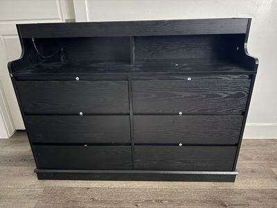 Brand New 6 Drawer Dresser With LED Lights