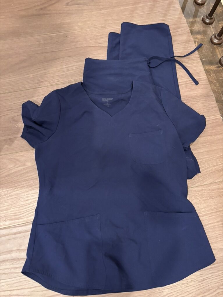 Women’s Scrubs top size M bottoms size L