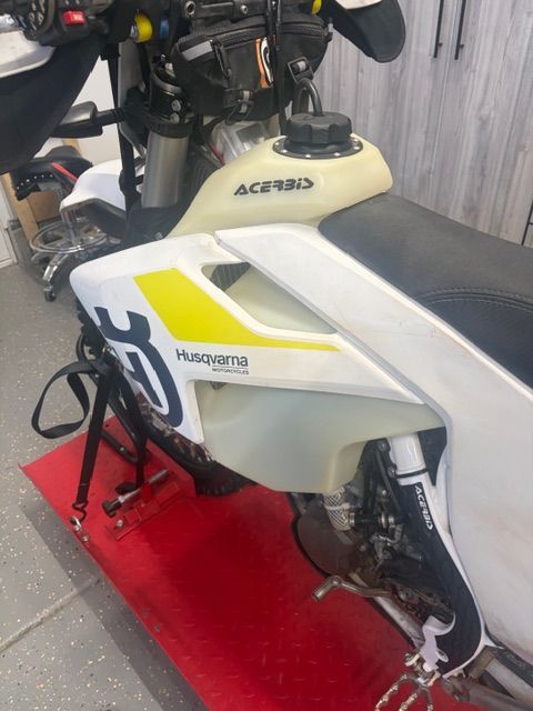Acerbis 4.1 Gallon Tank for 2016-2019 Husqvarnas - Excellent Condition