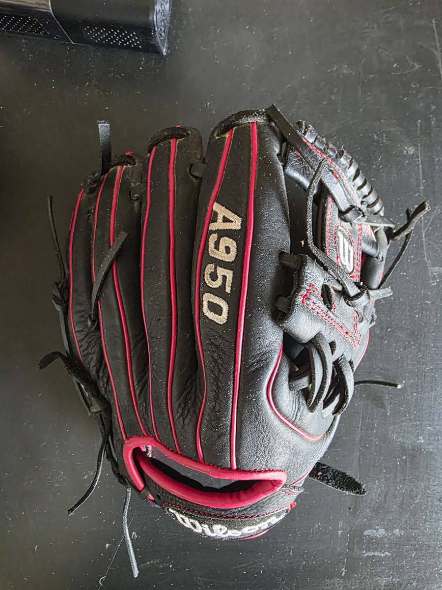 Wilson A950 Youth Baseball/Softball Glove
