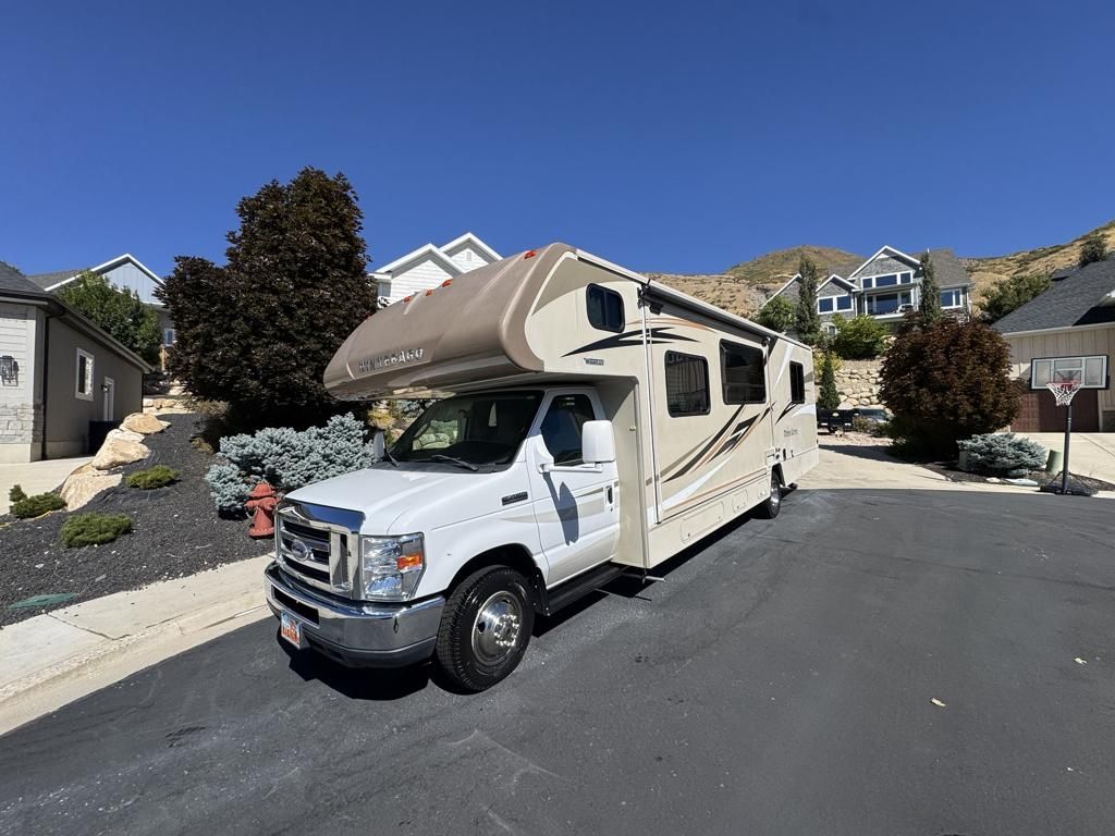 2017 Winnebago (31k model) with only 17k miles, 177 generator hrs, and Tow Master flat tow system!!