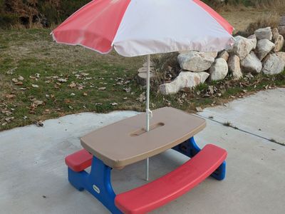 KIDS PICNIC TABLE WITH UMBRELLA