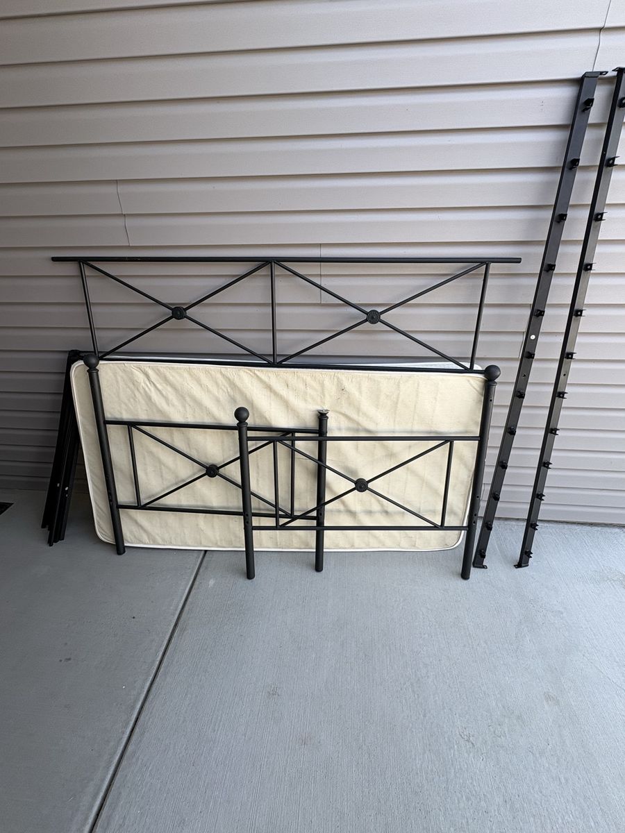 Single day bed and mattress 