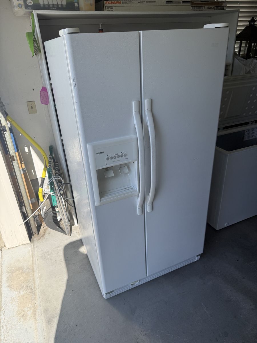 20 Cubic Side by Side Refrigerator Freezer in Orem