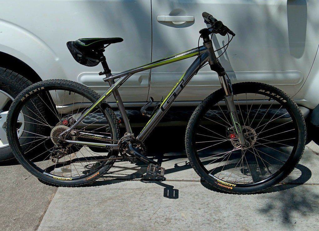 GT Karakoram Mountain ALUMINUM Bike Size Frame L 29" Wheels. Grey Color. Excellent Conditions!