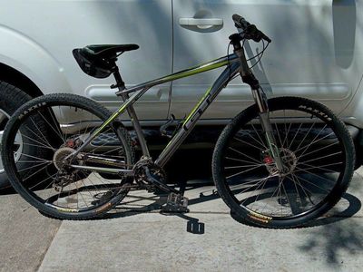 GT Karakoram Mountain ALUMINUM Bike Size Frame L 29" Wheels. Grey Color. Excellent Conditions!