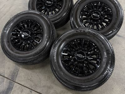 2024 Chevy 3500 ZR2 OEM 18in wheels/ 275/70/18