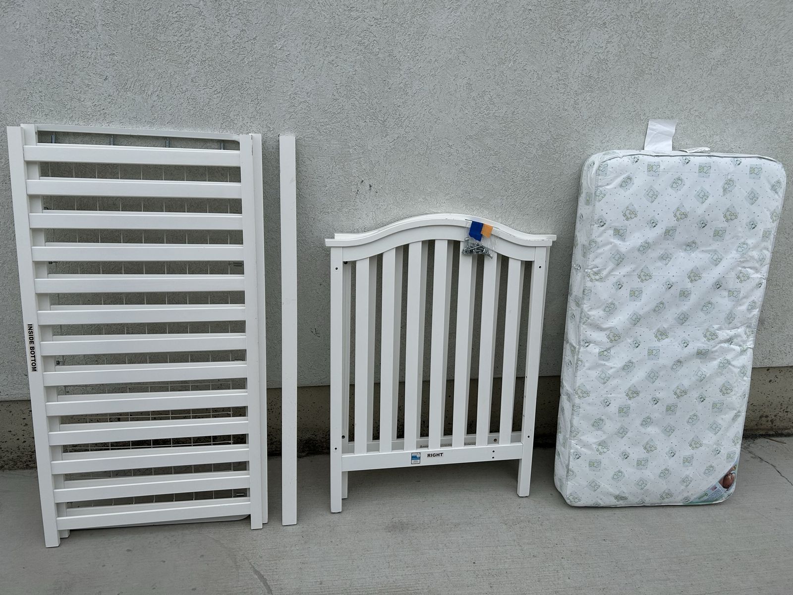 Baby crib with mattress