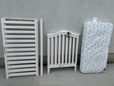 Baby crib with mattress
