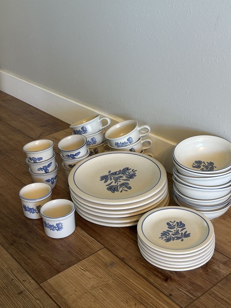 Vintage Pfalzgraff Yorktown Everyday Service for 6