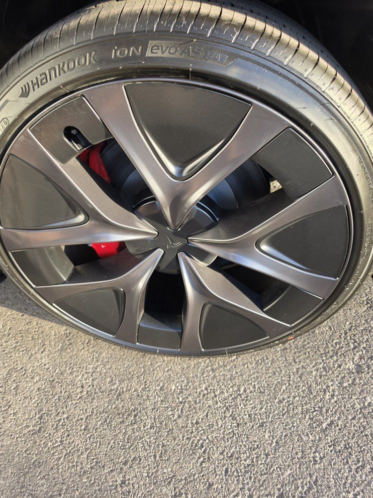 Brand New OEM Tesla Performance 21inch wheels and tires