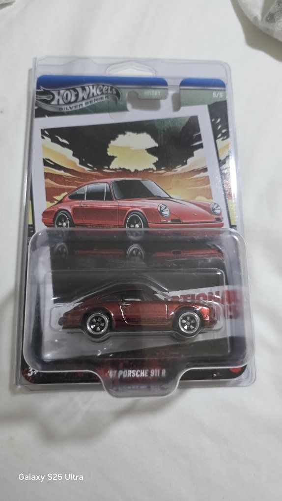 Hot Wheels Silver Series '67 Porsche 911 R chase car.