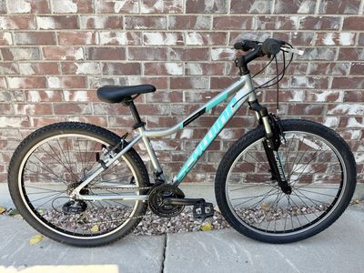 Women’s Small Schwinn Standpoint 27.5 Mountain Bike