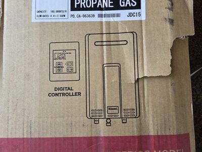 Tankless Water Heater Rinnai
RL75e Gas, Exterior *Read*