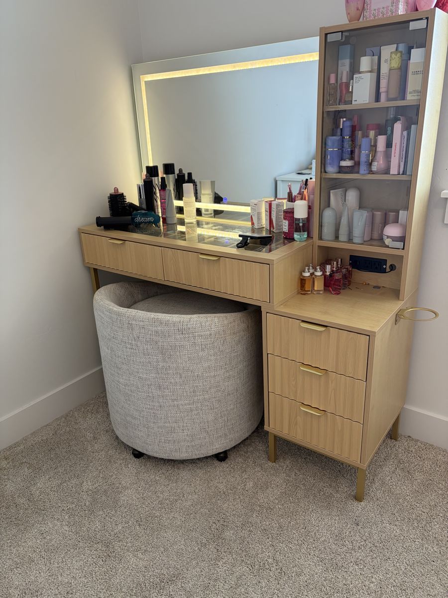 Lighted Light Wood Vanity With Fluted Details