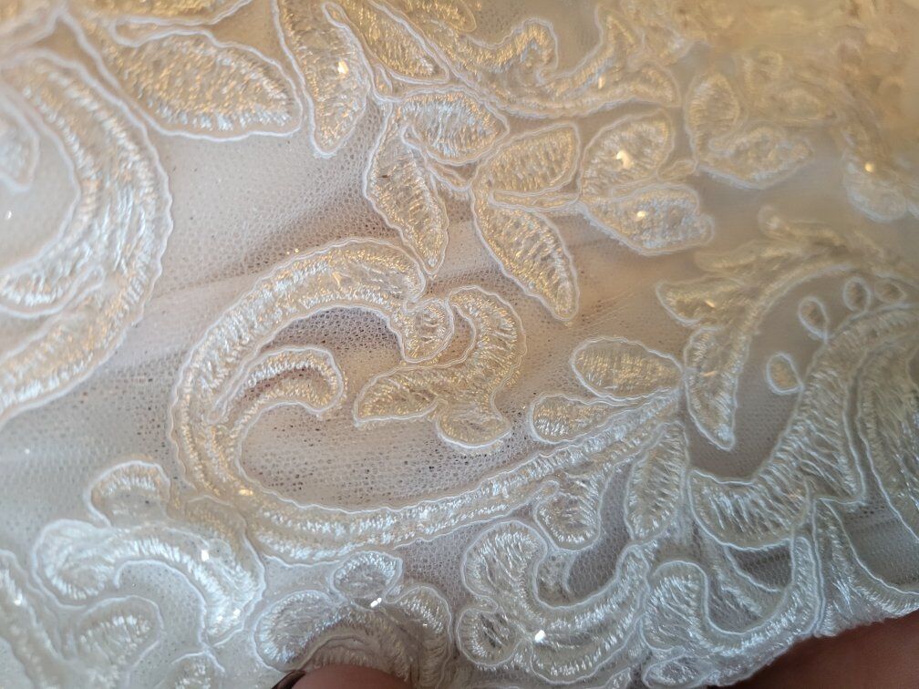 Ladivine by Cinderella Wedding Dress size 4